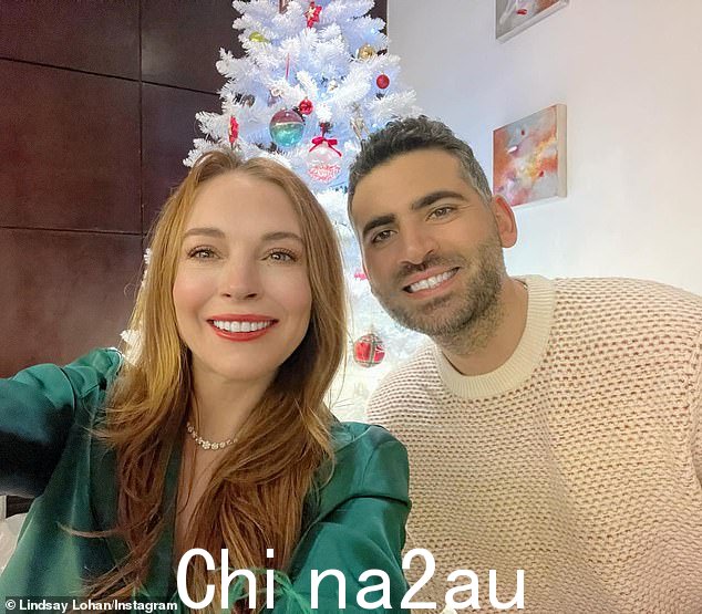'他们真的很开心,准备好了':这将是 36 岁的孕妇和她的丈夫 - 金融家 Bader Shammas - 的第一个孩子 - 他们'据报道,今年夏天我将在迪拜迎接这个孩子(如图,12 月 24 日)