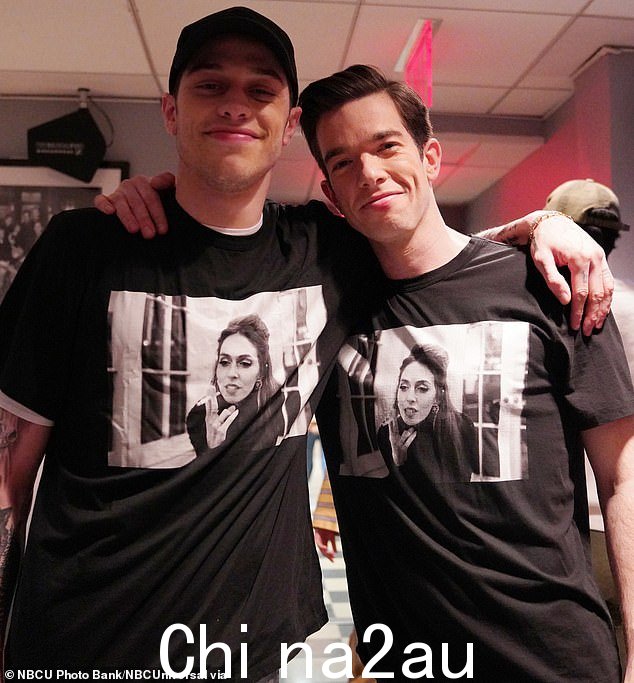 29 岁的 Pete Davidson 和 40 岁的 John Mulaney,自从两位喜剧演员一起巡回演出以来,他们的友谊震惊了粉丝