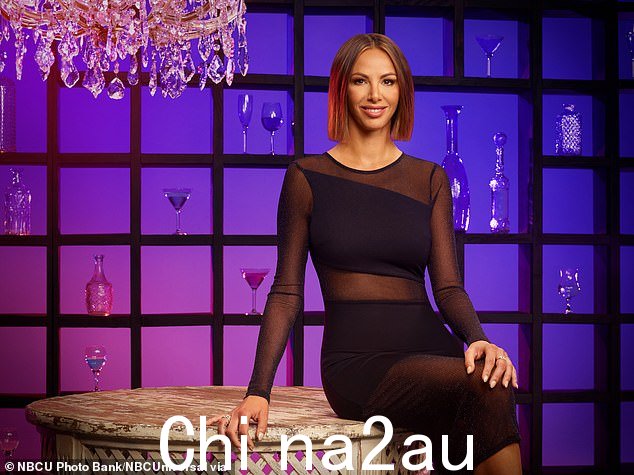 持怀疑态度:Kristen Doute 不相信 Scheana Shay 在发现 Raquel Levis 与 Tom Sandoval 的绯闻后狠狠地瞪了她一眼(2013 年)