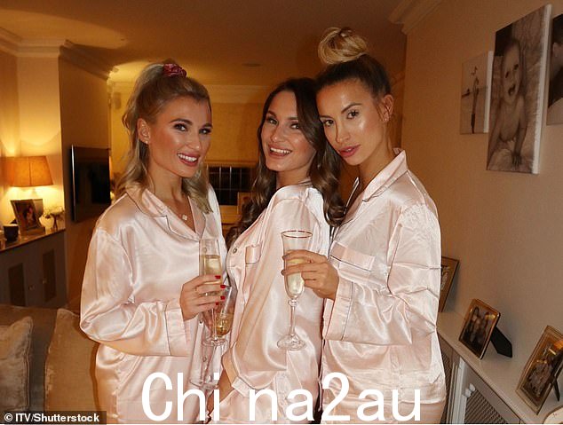 老朋友:Billie、Sam 和 Ferne(从左到右)是 2019 年快乐时光的照片
