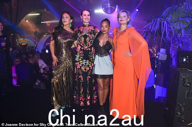 从左到右:Eliza Butterworth、Leanne Best、Tahirah Sharif 和Martha Plimpton at the Town Called Malice launch party