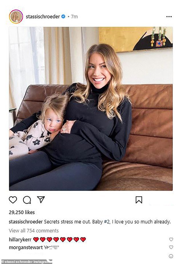令人兴奋的消息:这位明星本月早些时候通过 Instagram 帖子宣布她怀了第二个孩子