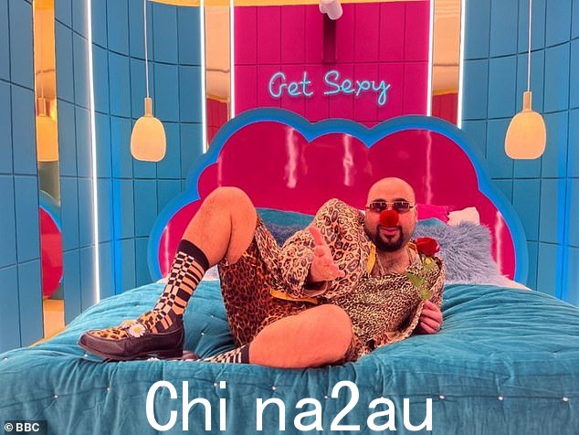 搞笑:今晚在爱岛,喜剧救济通过将意想不到的重磅炸弹 Chabuddy G 送进别墅来增加热度和笑声