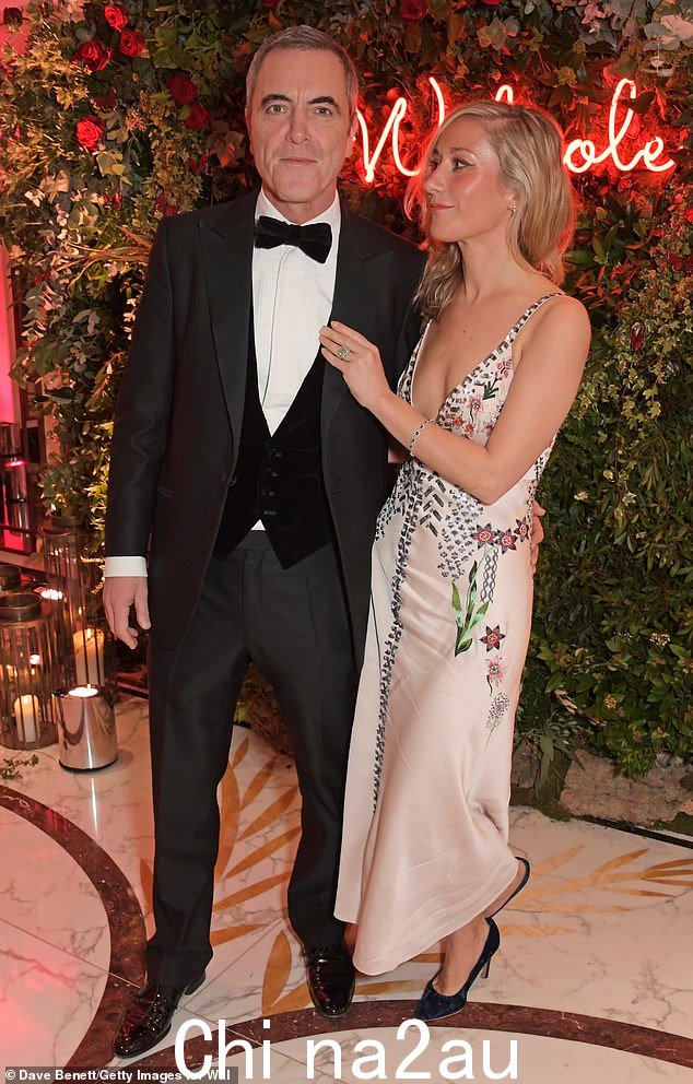据报道,James Nesbitt 正在帮助抚养他的女朋友 Katy Gleadhill 的新婴儿,因为她在休息时与其他人一起怀上了这个孩子