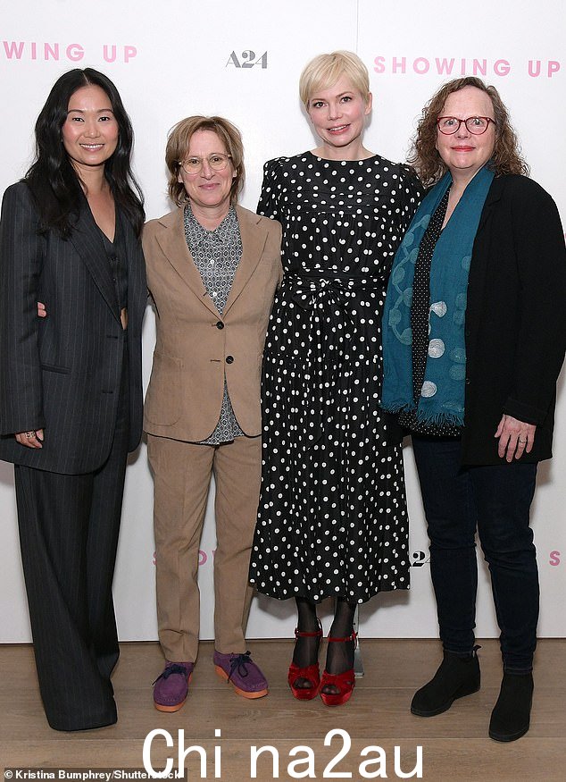 所有人一起:(从左到右)Chau、Kelly Reichardt(导演)、Williams 和联合主演 Maryann Plunkett 在特别放映活动中出现