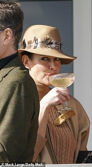 Bubbles:Kirsty Gallagher 喜欢她自己的起泡酒
