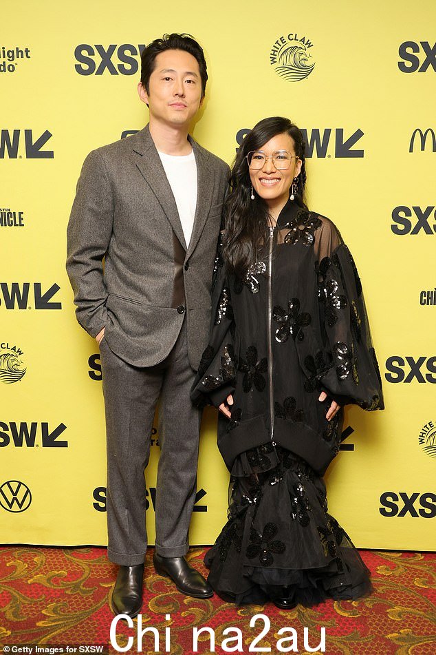 精疲力尽:Ali Wong 在德克萨斯州奥斯汀的西南偏南 (SXSW) 的坦诚问答中详述了拍摄她的新 Netflix 系列 Beef 时她身体的紧张辛劳;周六可见