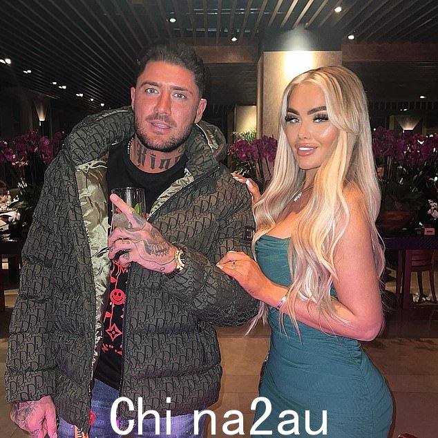 她被她被判入狱 21 个月的男友 Stephen Bear 所困
