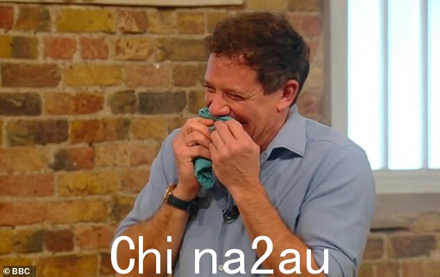 辣味:星期六厨房主持人 Matt Tebbutt 在自信地宣布他可以处理热量等级为“10 分之 10”的 dosa 后得到的比他预料的要多