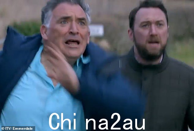 拯救她:Cathy 的鲁莽行为是一种绝望的求救,她的父亲 Bob(托尼奥登肖)和 Liam Cavanagh 博士(强尼麦克弗森)的到来恰逢其时
