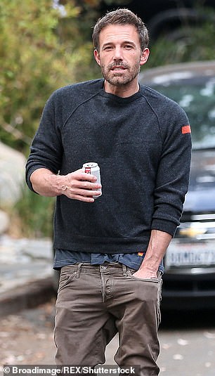 Ben Affleck 在他再次开始与 JLo 约会之前可以说看起来有点邋遢。图为2020