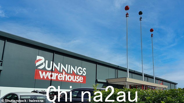 这家受欢迎的商店将其丢弃的产品倾倒在外面的一大堆