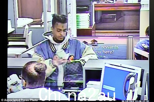 最终图片:XXXTentacion,本名 Jahseh Onfroy,于 2018 年 6 月 18 日被枪杀,年仅 20 岁,当时他在离开 Deerfield 的一家汽车运动商店时遭到明显抢劫的伏击