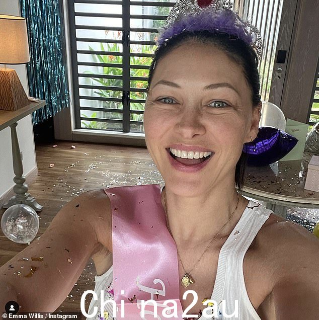庆祝离子!艾玛当然享受了一个充满活力的周末,因为就在一天前,她庆祝了她的 47 岁生日
