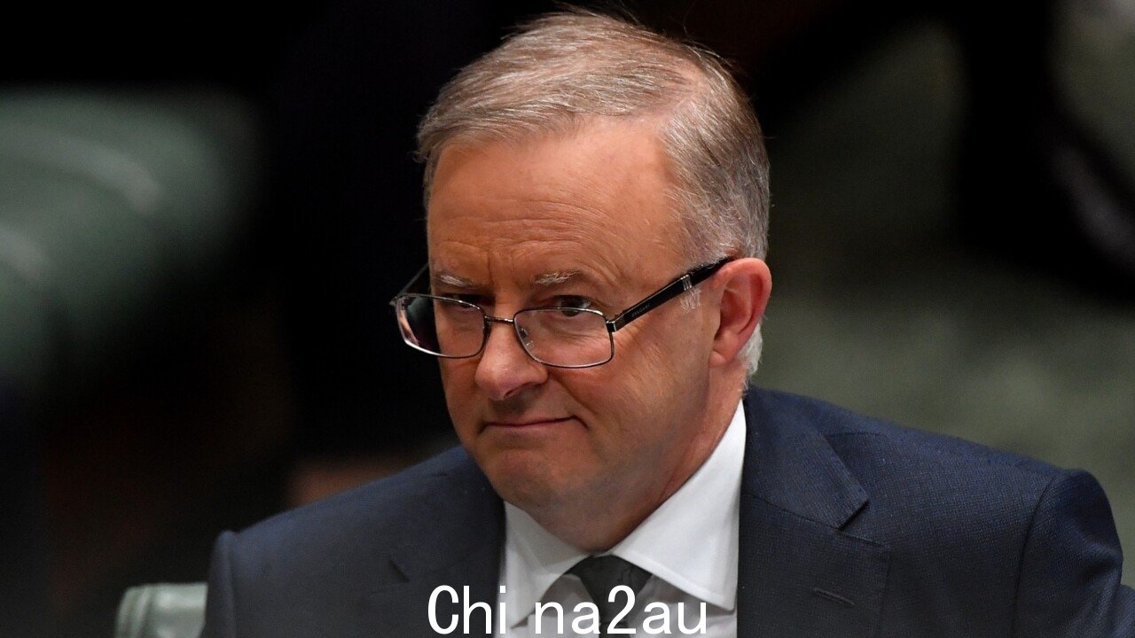 Anthony Albanese 称达顿为“傻瓜”的‘不是很像总理’” /><p>2021 年,工党领袖告诉达顿先生“坚持下去”并在议会发言时“坐下傻瓜”。</p><p>同样在周二的质询时间,自由党副领袖 Sussan Ley 被免职。</p><p>为了让议长米尔顿·迪克 (Milton Dick) 警告她要认真对待。</p><p>莱伊女士随后开始攻击总理,说“我知道数字不是总理的强项”,随后迪克先生指责她滥用职权常规命令。</p><p>“反对党副领袖以最严重的方式滥用了常规命令,她将根据 94a 离开会议厅,”他说。</p><p>“总理将在沉默中被听到。”</p><p>A然后可以听到工党议员在提到莱伊女士时夸夸其谈地说“她认为她会成为下一任领导人吗”。</p> <BR>
澳洲中文论坛热点 <BR>
<div class=