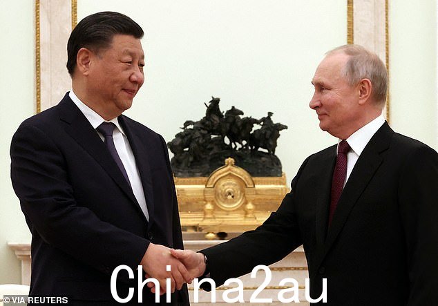 可以看到习近平主席看着他的俄罗斯总统弗拉基米尔·普京'像个弟弟'