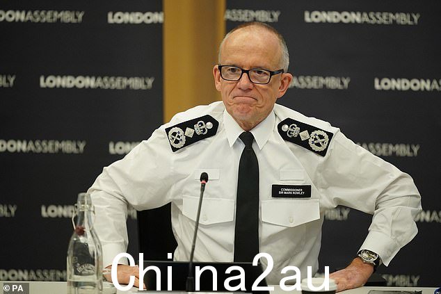 专员马克罗利爵士昨天受到压力,要求完全接受判决,因为受害者的家人、活动家和国会议员表示,如果大都会不承认问题的严重性,改革就“注定要失败”。 rats¿nest¿