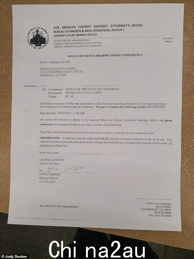 Santos 告诉 DailyMail.com,这位歌手已被命令参加为期一年的愤怒管理课程和戒酒匿名会议