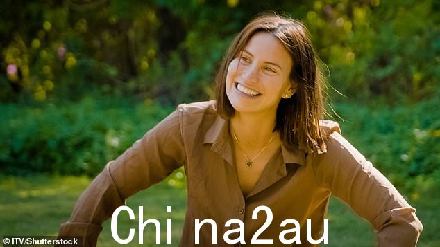 Smiles:有人看到她也在锻炼身体,因为她在一个看起来像家庭健身房的地方与私人教练一起锻炼,里面配备了各种设备