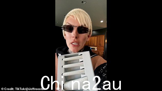 最近猛烈抨击:在 YouTuber 和化妆大师 Jeffree Star 在最近的一段 TikTok 视频中对 Hailey 的 Rhode 产品给予负面评价后几天,她的出游就发生了