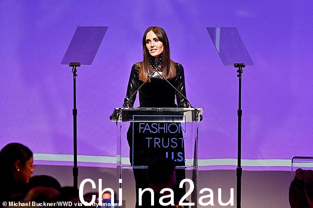 联系:这位出生于芝加哥的时尚引领者通过 Fashion Trust 美国创始人 Tania Fares(如图)参与其中,他是英国版《Vogue》的特约编辑,他受聘为西海岸编辑