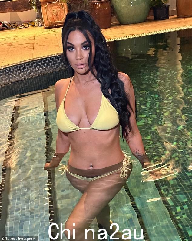热门话题:N-Dubz 歌手 Tulisa,34 岁,周三穿上一件轻薄的黄色比基尼在 Instagram 上发了一条火爆的帖子,让气温飙升