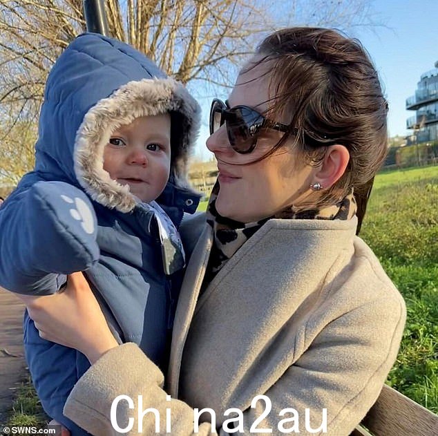 五个月大的婴儿 Louis Thorold 在他被杀前几个小时与他的母亲 Rachael 合影,当时一辆货车开到人行道上并与他的婴儿车相撞