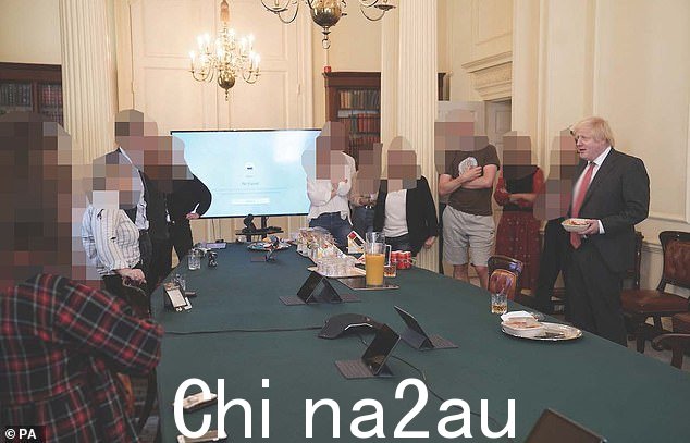 已发布的锁定期间唐宁街聚会的图像之一