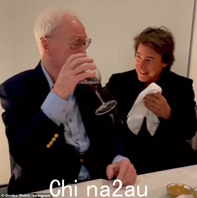 他是粉丝:上周 Denise s分享了一段她自己讲粗俗笑话的有趣视频,这让好莱坞明星汤姆克鲁斯和其他客人大吃一惊