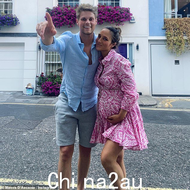 宠儿:这位 30 岁的真人秀明星在与未婚夫 James Taylor 喜结良缘之前,在 Instagram 上分享了一段她自己在婚纱店的视频剪辑,看上去简直美极了这个圣诞节