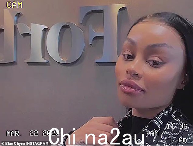 看起来不错:Blac Chyna 周三出现在福布斯的办公室。这位 34 岁的 Rob Kardashian 前未婚妻穿着别致的服装时容光焕发