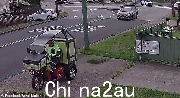 工作人员(如图)没有尝试将信封交给业主