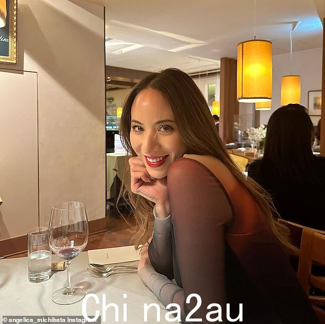 图:杰西卡的妹妹 Angelica Michibata 周二在 Instagram 上写道:'很抱歉这次姐姐大惊小怪。我很担心,但现在我会交给律师和警察,我会相信她,等待结果'