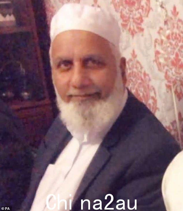 70 岁的穆罕默德·拉亚兹 (Mohammed Rayaz) 被喷了一种未知物质并在周一点燃