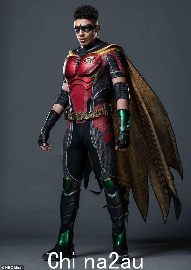 Boy Wonder 首次亮相:Tim Drake (Jay Lycurgo) 在 HBO 超级英雄系列的新预告片中穿着他的新罗宾服装首次亮相泰坦的最后一集