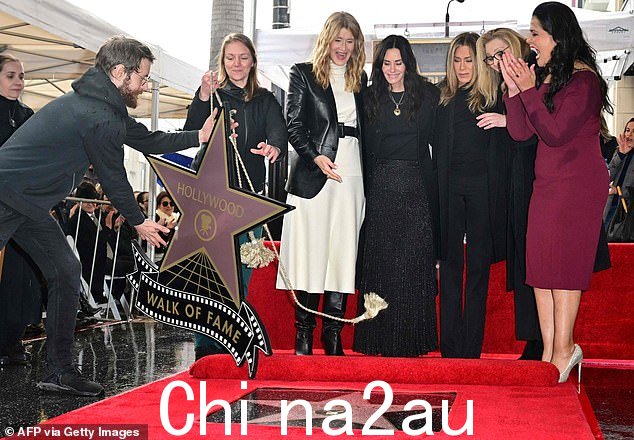 看看吧!尖叫明星看到她新亮相的明星时惊叹不已