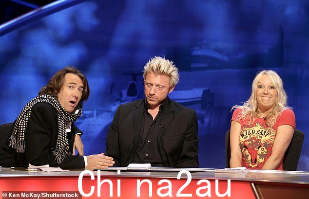 主持人是那个年代电视屏幕上的常客ughties(与 Jonathan Ross、Boris Becker 在 2005 年他们认为一切都结束了合影)