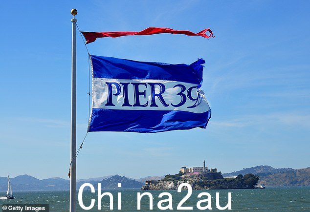 警方证实他们在周三下午 5 点前在 39 号码头的水中发现了他的尸体,并补充说那里没有犯规的证据