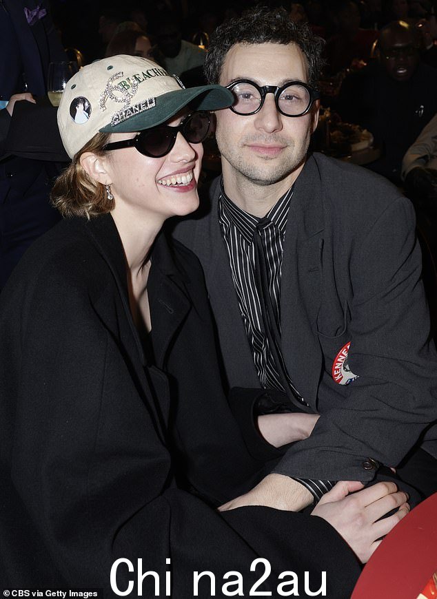 喜欢:Qualley 和 Antonoff 在 2 月的格莱美颁奖典礼上