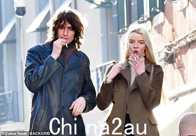 诚实:描述他们在家里最喜欢的一些活动。 “前几天我对我的搭档说他是我的爱好,”她说