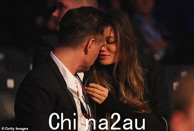 爱情故事:'科林的日程安排影响了他与凯利的关系,他们悄悄地结束了,'一位消息人士告诉太阳报(2017 年拍摄)