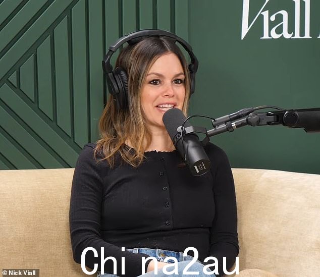 详细信息:这位洛杉矶出生的女演员正在跟进她本月早些时候在她的 Broad Ideas 播客上发表的言论,同时与喜剧演员惠特尼卡明斯谈论亲密关系