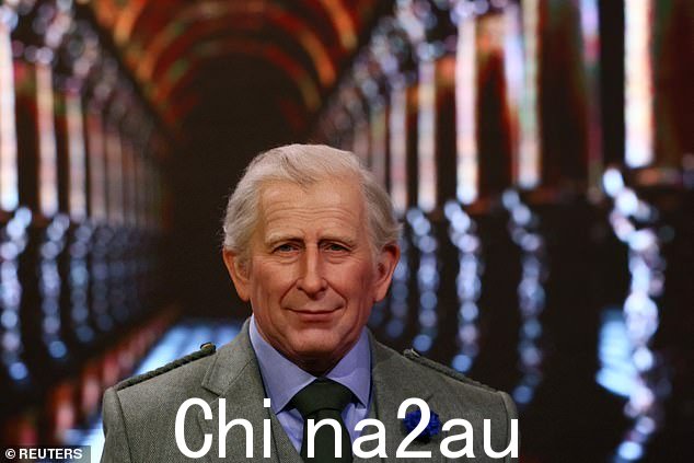 每个雕像都需要六个月的时间才能制作完成,明星们经常会进来测量他们身体的每一寸,以产生最相似的效果