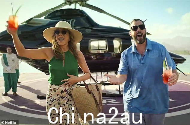 A little leg:在即将上映的电影的片段中,可以看到两人乘坐直升机降落在一个热带天堂,说他们感觉自己已经‘死了,去了天堂’