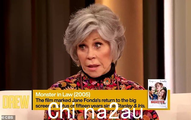 来自 Jane 的刺戳:Fonda 继续对这位婚礼策划人明星的高雅品味进行了不那么微妙的挖掘,说,'好吧,Jennifer ¿她有这个巨大的ous diamond ring'