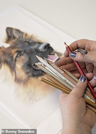 这位艺术家还经营 Bonny Snowdon Fine Art,她专门创作超逼真的宠物肖像,您可以珍藏一生 - 然而1,500 个等候名单
