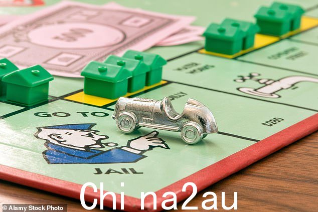 STOCK IMAGE: 您可能因在街道上以错误的方式停车(即逆行)而被罚款 1,000 英镑。对于货车或超过八个座位的乘用车,罚款最高可达 2,500 英镑