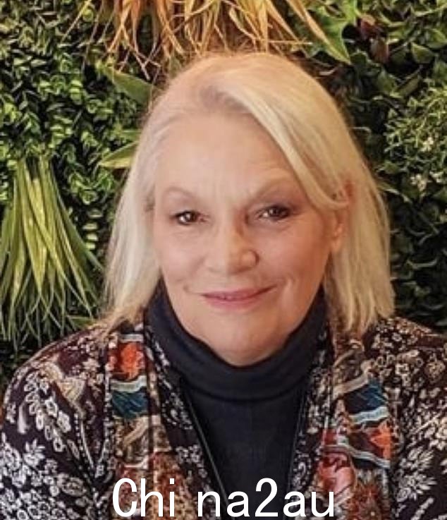 Lynn Mildner(如图),69 岁,对‘美丽的白光’以及与已故家人的交谈记忆犹新