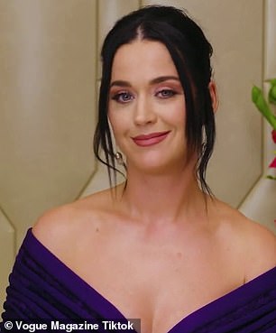 一直在看:38 岁的凯蒂·佩里 (Katy Perry) 揭示了她病毒式传播的“娃娃眼”天赋背后的秘密原因,她在 TikTok 的网络系列 Life in Looks 中告诉 Vogue,这是观看她的华丽小队