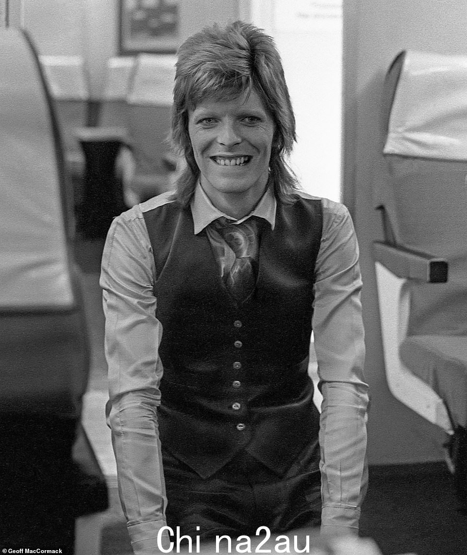 Bowie 害怕飞行是众所周知的,但在 1973 年有一次他们错过了从俄罗斯回家的火车,他别无选择